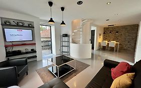 Sea Breeze Boutique House